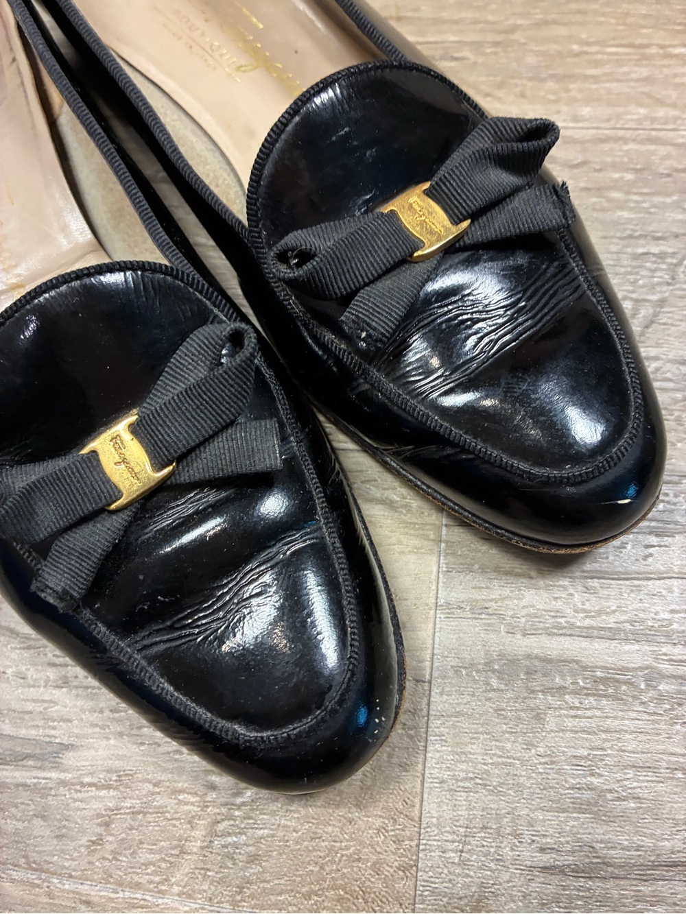 VTG Salvatore Ferragamo Boutique Patent Leather Slip On Loafers Bow Logo - Picture 13 of 13